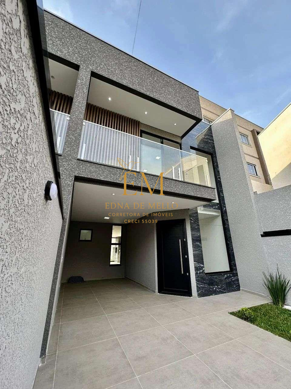 Sobrado à venda em Araucária, Costeira, com 3 quartos, 162m², com piscina - Edna de Mello Corretora de Imóveis